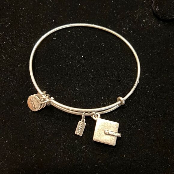 Alex and Ani 2018 Graduate Bracelet - Picture 1 of 3